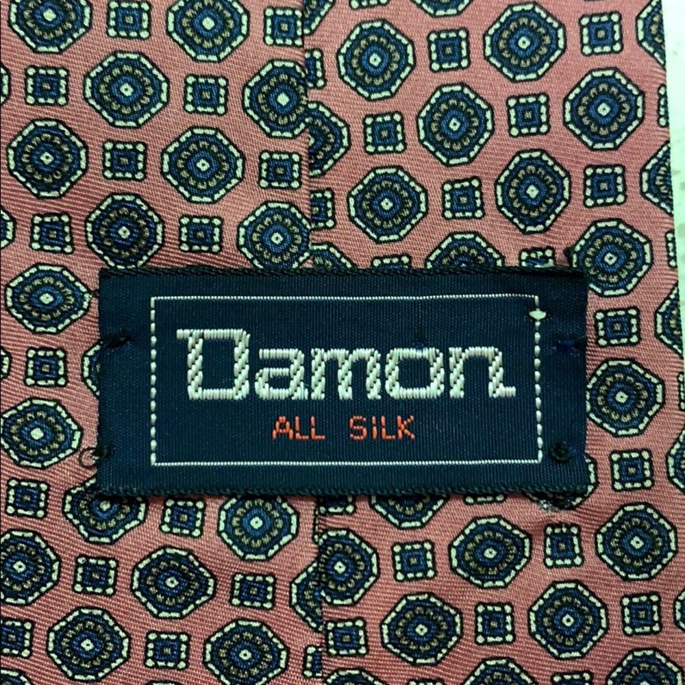 Damon tie